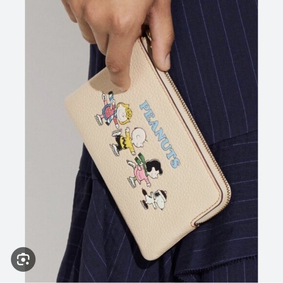 Coach CF213 Peanut and Friends Leather Wallet wristlet NWT - Picture 3 of 5